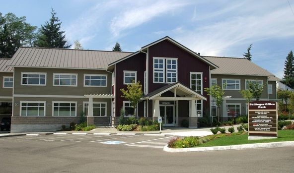 Professional Office Building: 19940 Ballinger Way NE, Shoreline, WA 98155